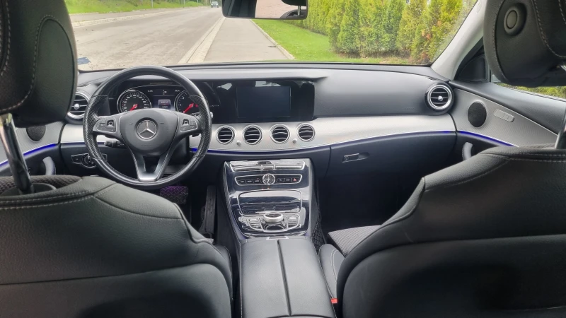 Mercedes-Benz E 220 W213, снимка 8 - Автомобили и джипове - 50408565
