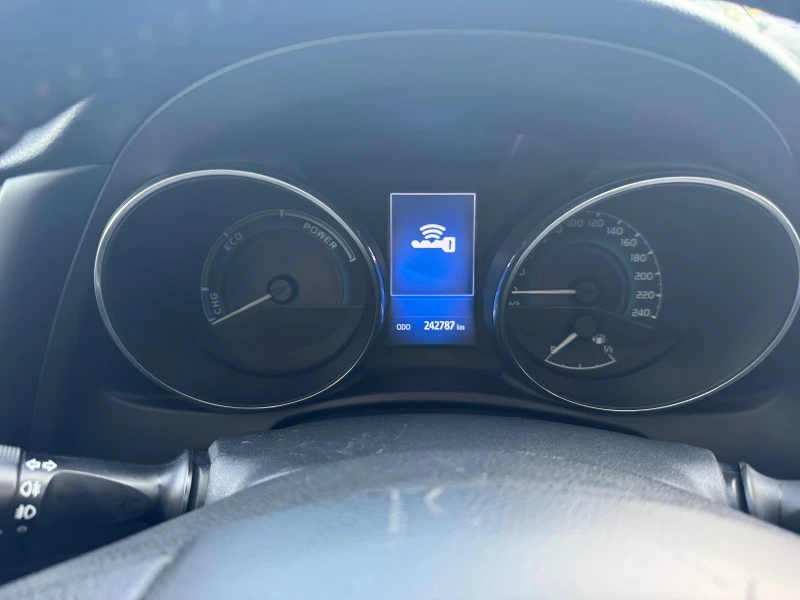 Toyota Auris Toyota auris hibrid + ГАЗ, снимка 6 - Автомобили и джипове - 53060615