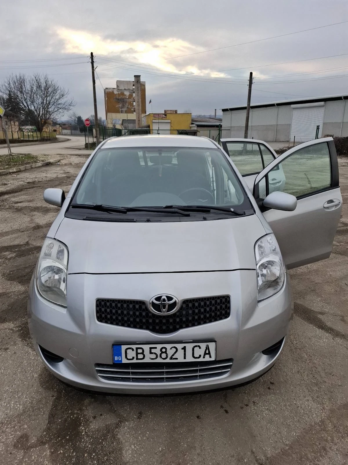 Toyota Yaris  - изображение 2