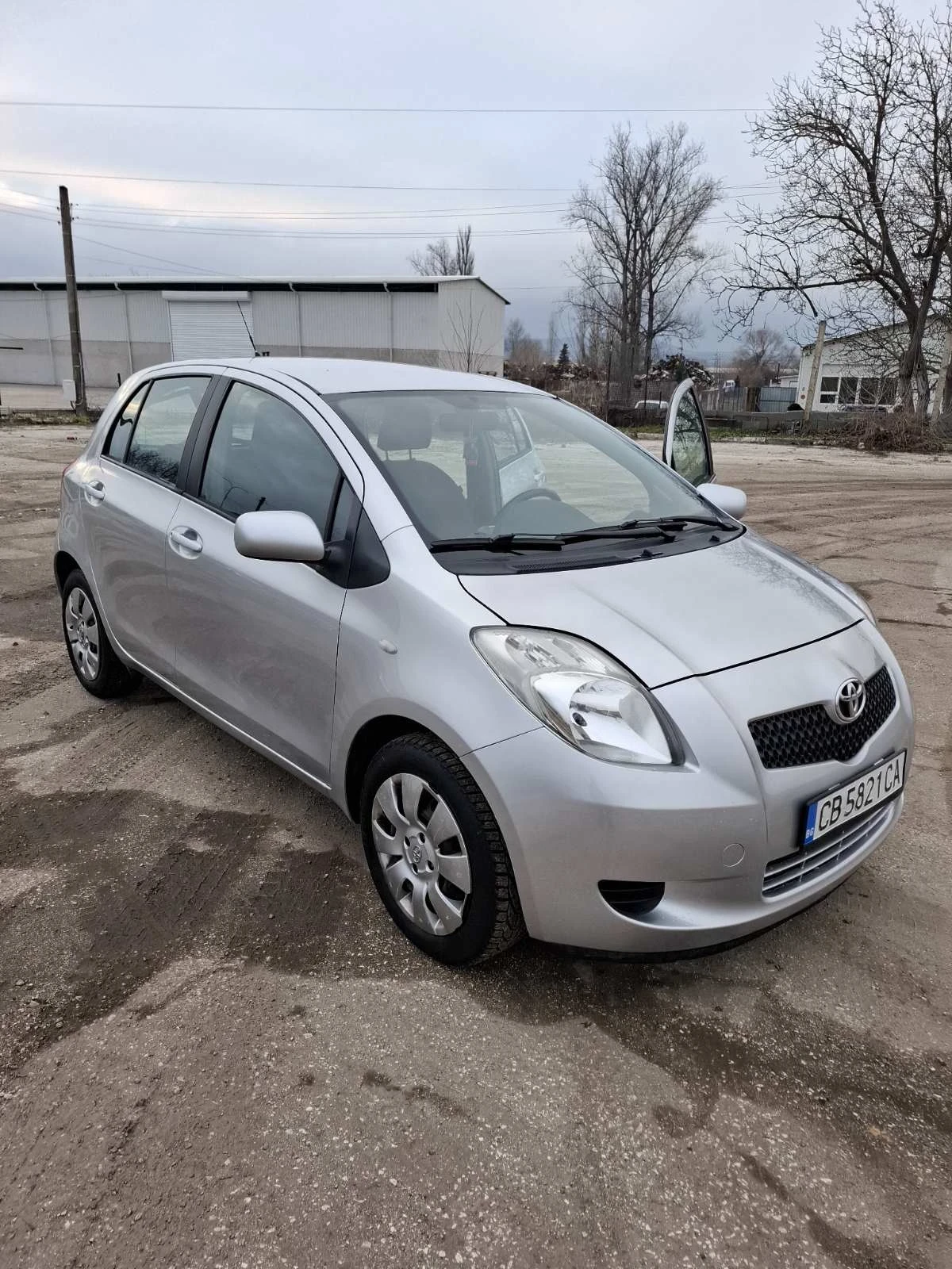 Toyota Yaris  - изображение 3
