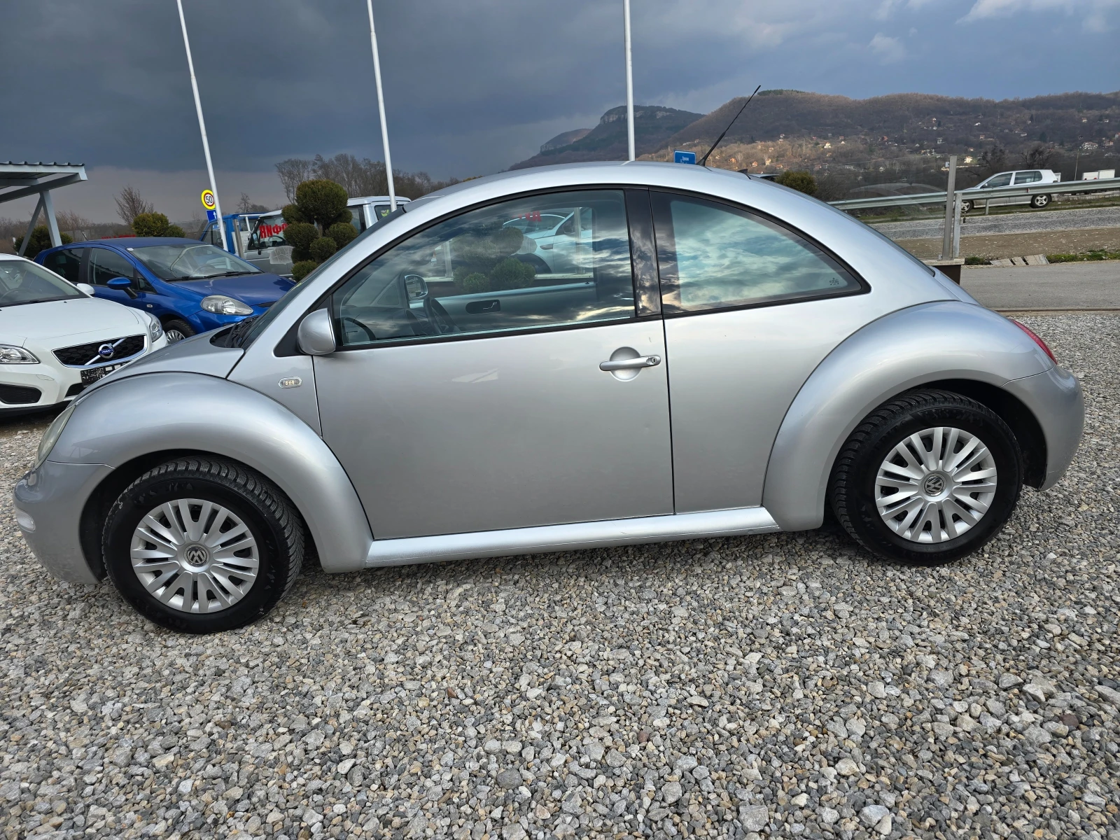 VW Beetle 1, 6 I КЛИМАТИК !! НОВ ВНОС !! МУЛТИМЕДИЯ !!! , снимка 2 - Автомобили и джипове - 54013146