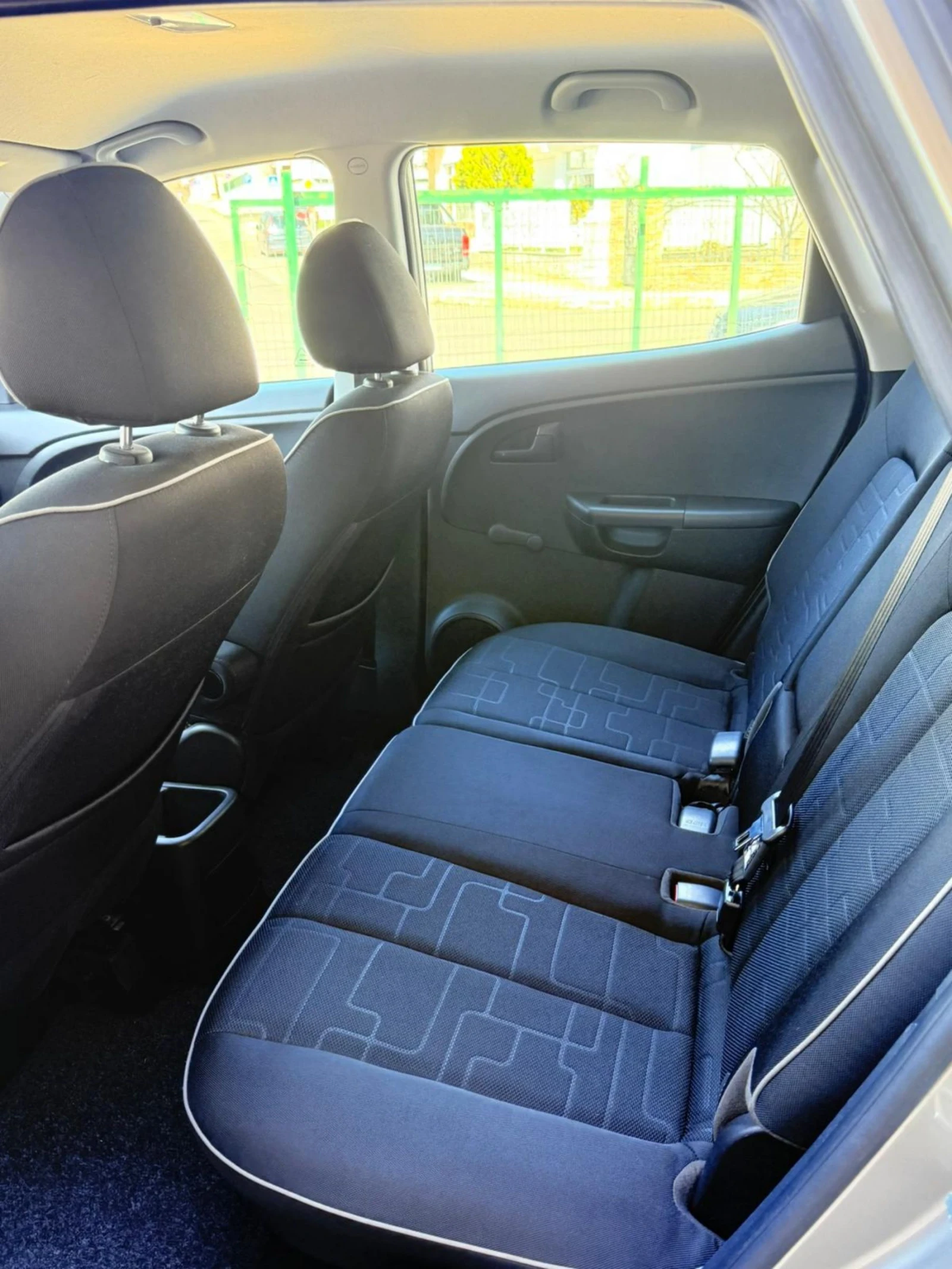 Kia Venga, снимка 10 - Автомобили и джипове - 54369095