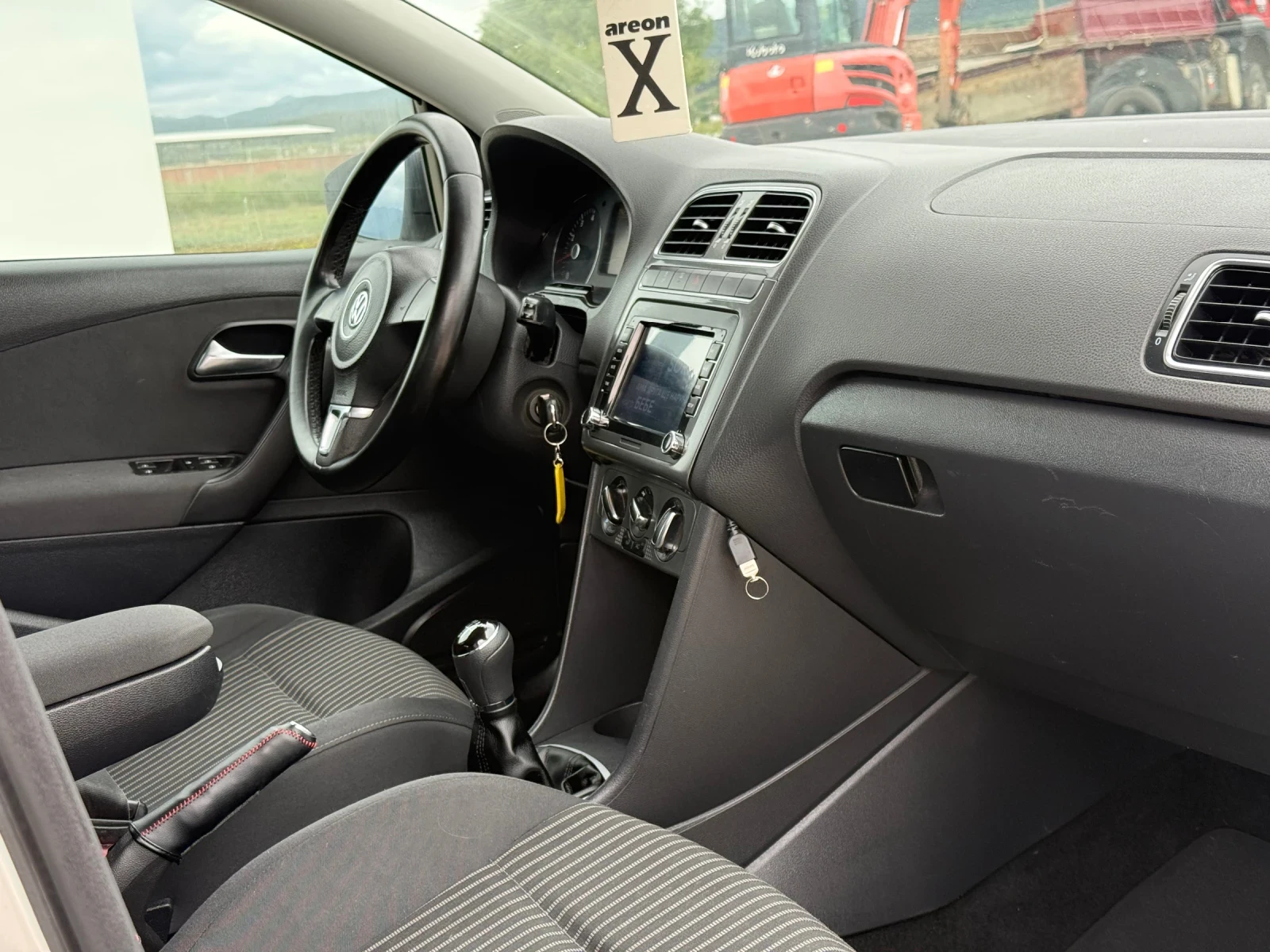 VW Polo, снимка 9 - Автомобили и джипове - 54643415