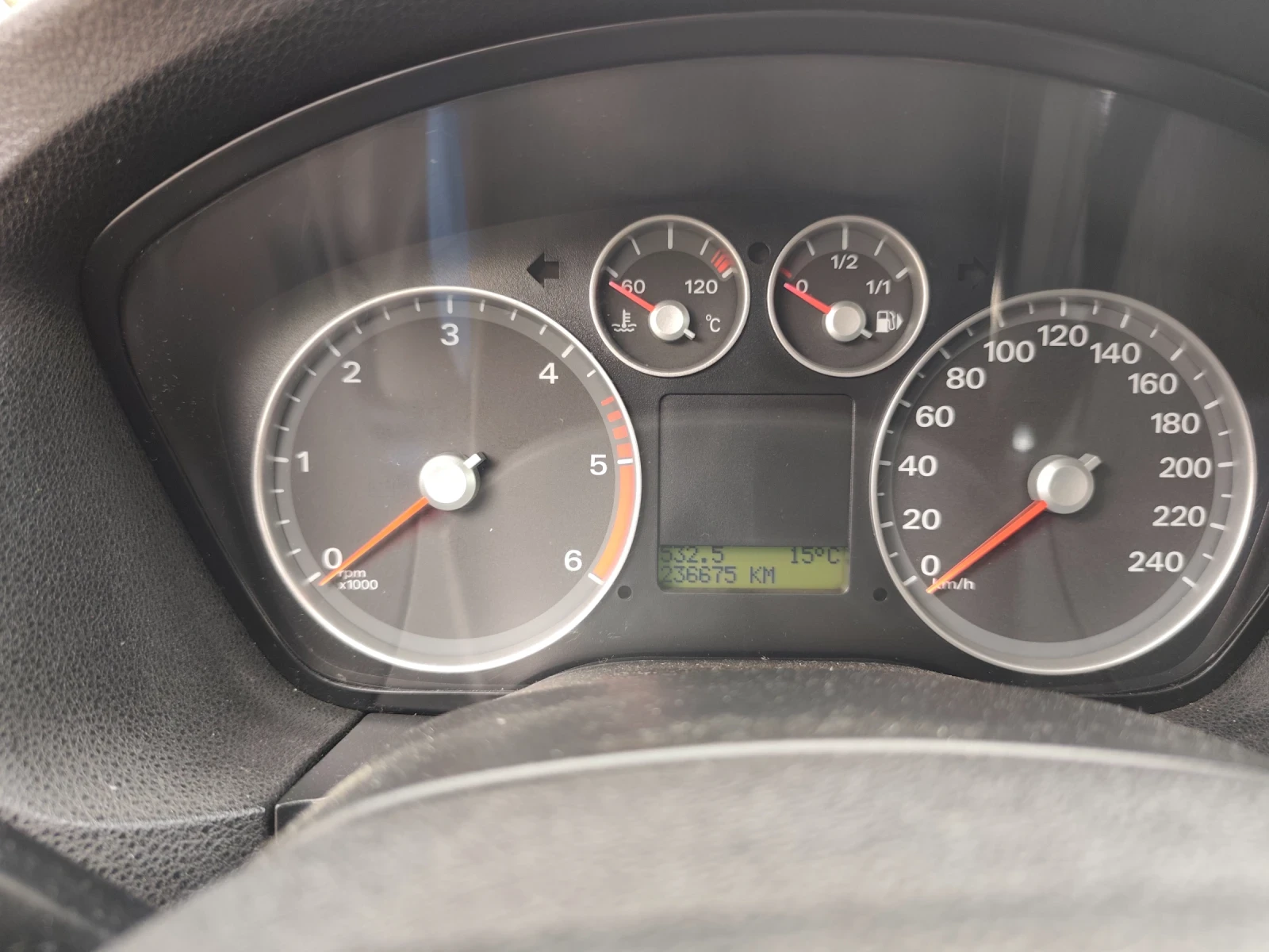 Ford Focus 1.6 HDI, снимка 9 - Автомобили и джипове - 54650565