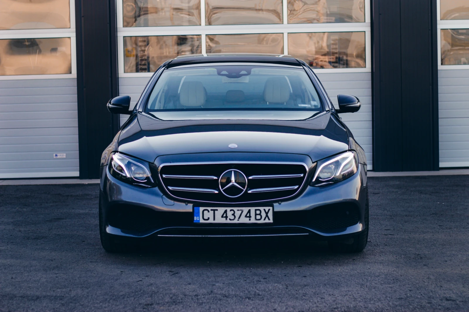 Mercedes-Benz E 220, снимка 2 - Автомобили и джипове - 54752218