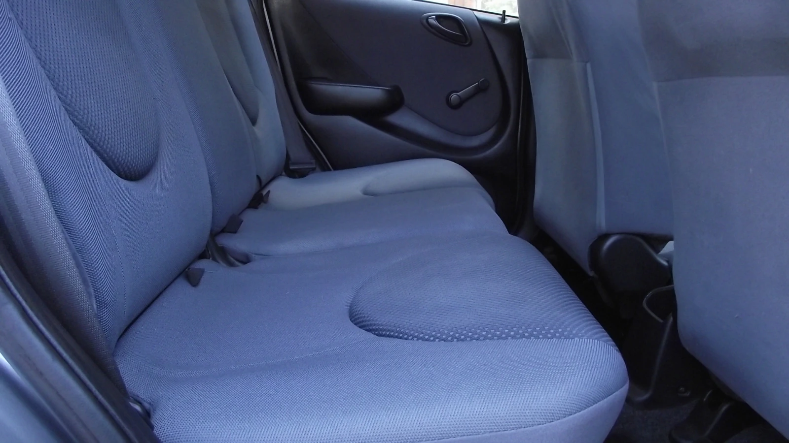 Honda Jazz 1.3.i.82.k.c.Газ.Бензин., снимка 16 - Автомобили и джипове - 55570346