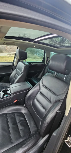 VW Touareg 3.0 TDI, снимка 11 - Автомобили и джипове - 51345587