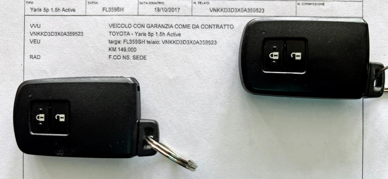 Toyota Yaris 1.5h ACTIVE, снимка 16 - Автомобили и джипове - 37774907