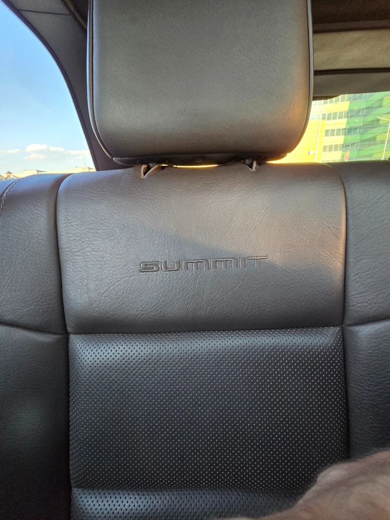 Jeep Grand cherokee 5.7 HEMI SUMMIT, снимка 17 - Автомобили и джипове - 52420047