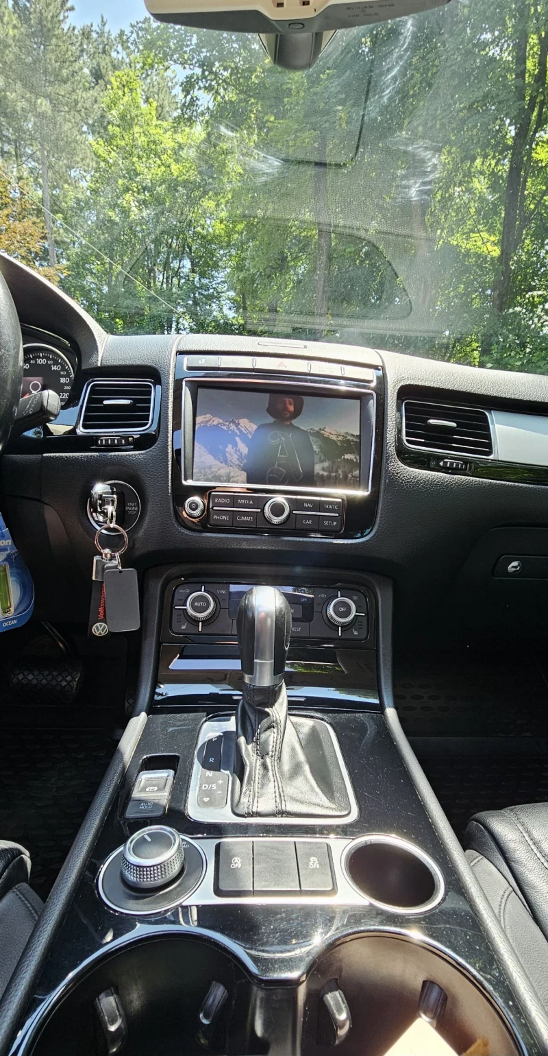 VW Touareg 3.0 TDI, снимка 9 - Автомобили и джипове - 51345587