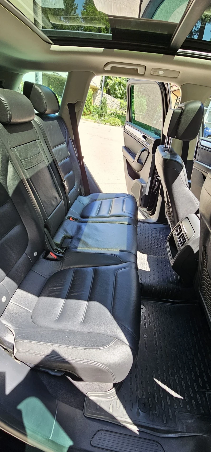 VW Touareg 3.0 TDI, снимка 11 - Автомобили и джипове - 51345587