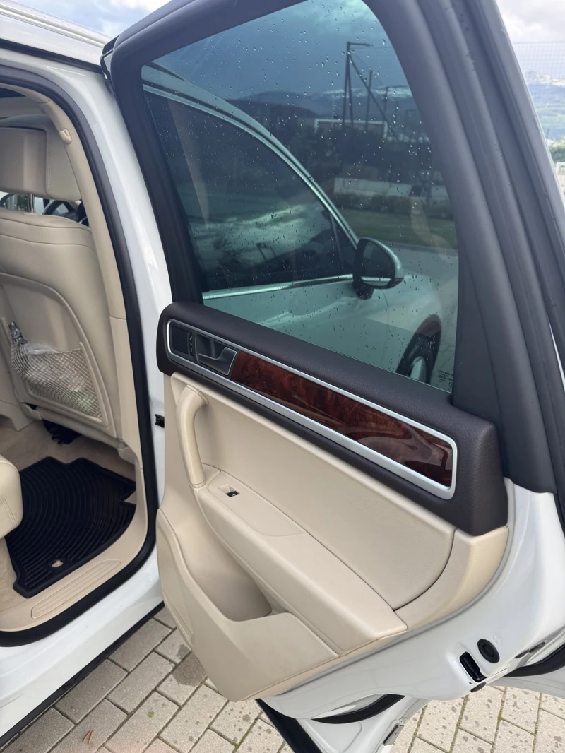 VW Touareg, снимка 12 - Автомобили и джипове - 52347770