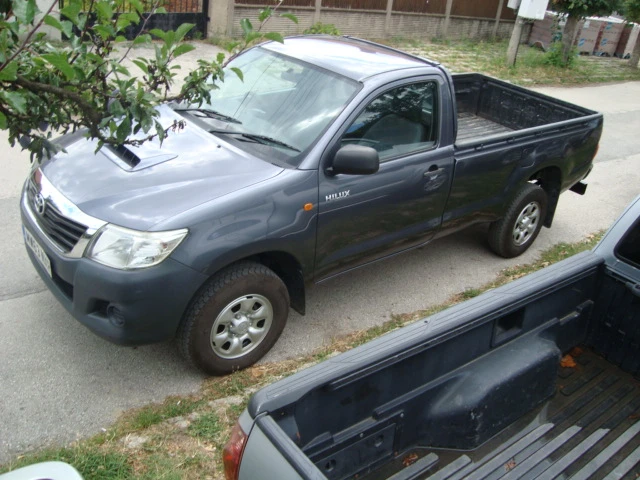 Toyota Hilux 2.5 d-4d, снимка 4 - Автомобили и джипове - 54221212