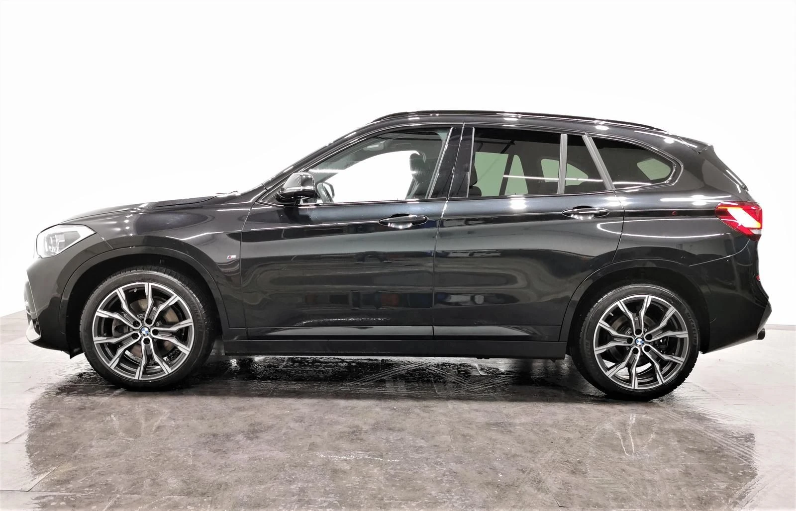 BMW X1 xDrive20d*M Sport*LED*Navi*ГАРАНЦИЯ - изображение 4