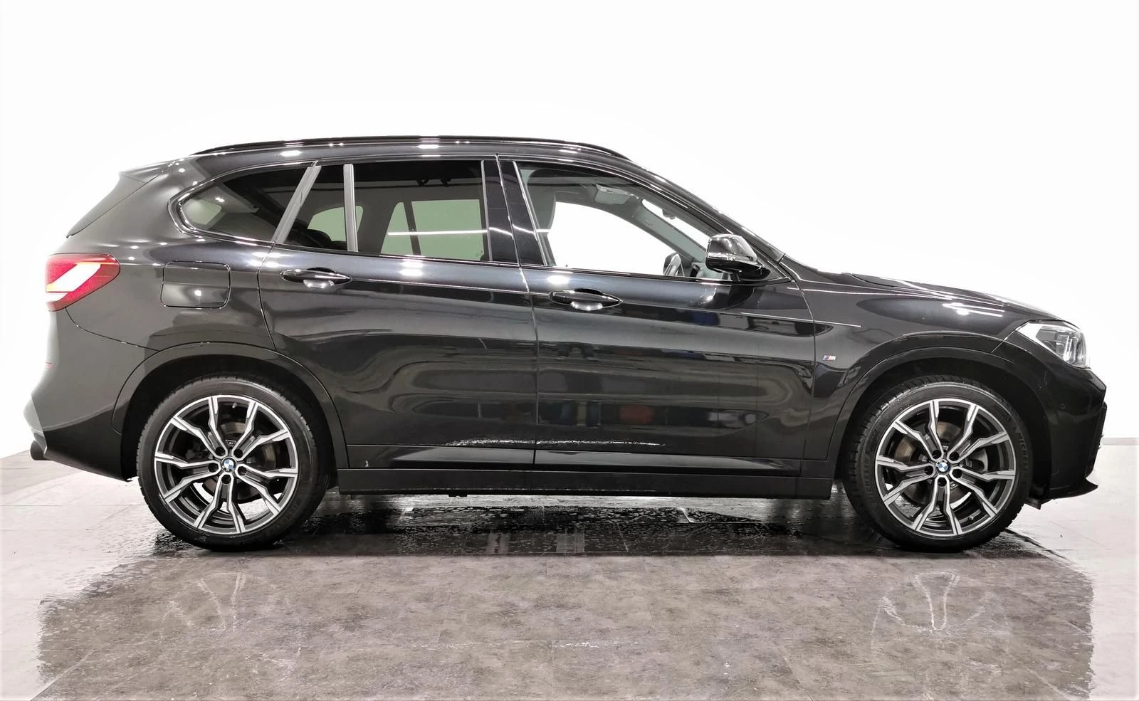 BMW X1 xDrive20d*M Sport*LED*Navi*ГАРАНЦИЯ - изображение 3