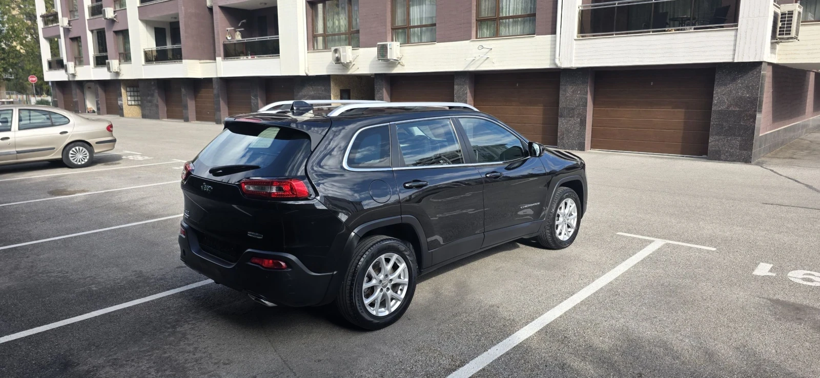 Jeep Cherokee  - изображение 6