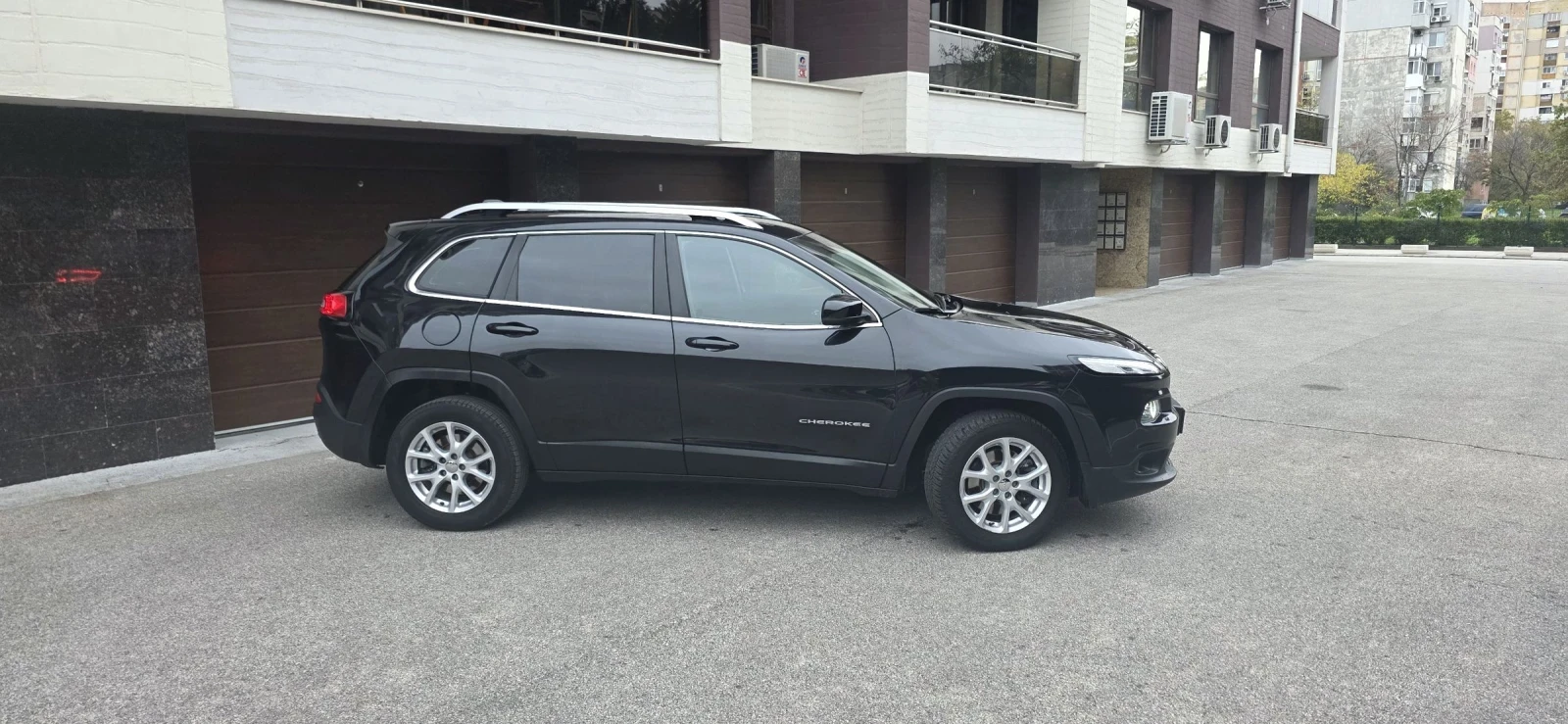 Jeep Cherokee  - изображение 2