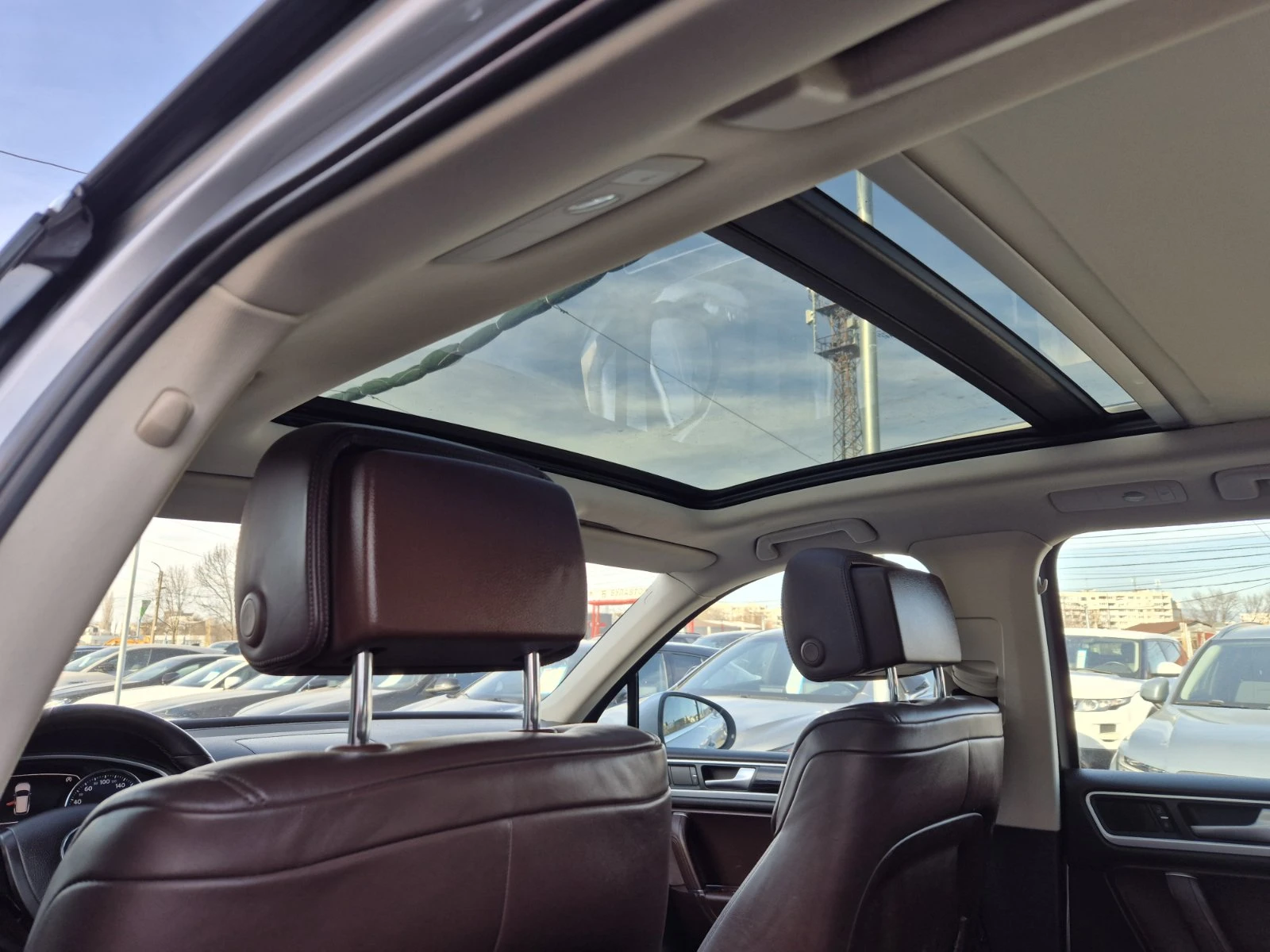 VW Touareg 3.0D-EXECUTIVE-ПАНОРАМА-LED, снимка 16 - Автомобили и джипове - 53786539