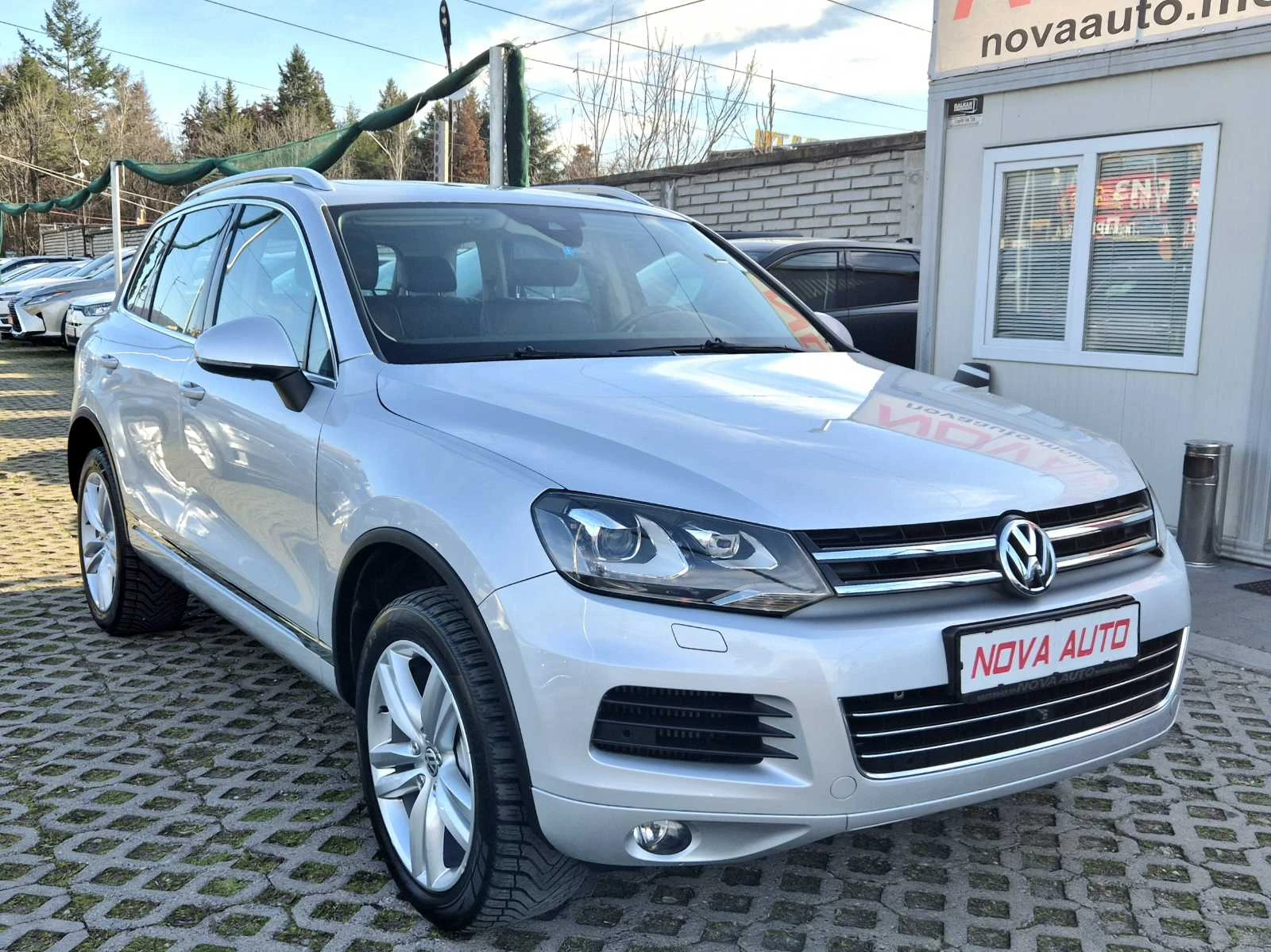 VW Touareg 3.0D-EXECUTIVE-ПАНОРАМА-LED, снимка 5 - Автомобили и джипове - 53786539
