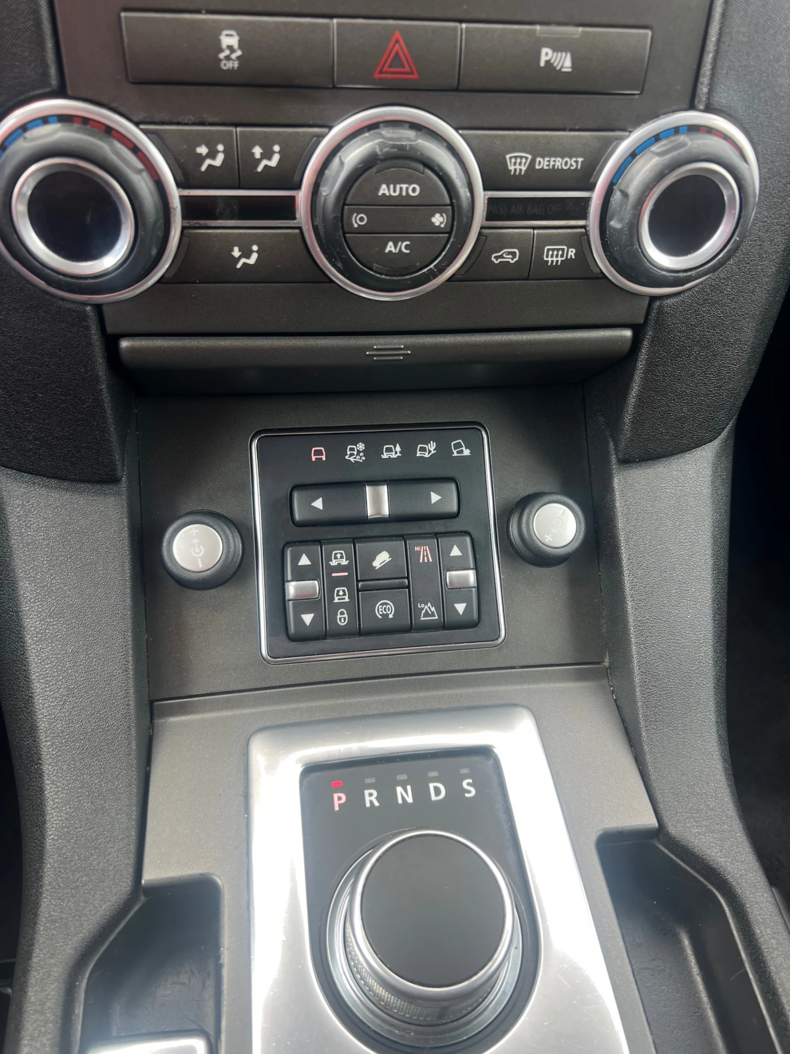 Land Rover Discovery 3.0HSE, снимка 2 - Автомобили и джипове - 54019211