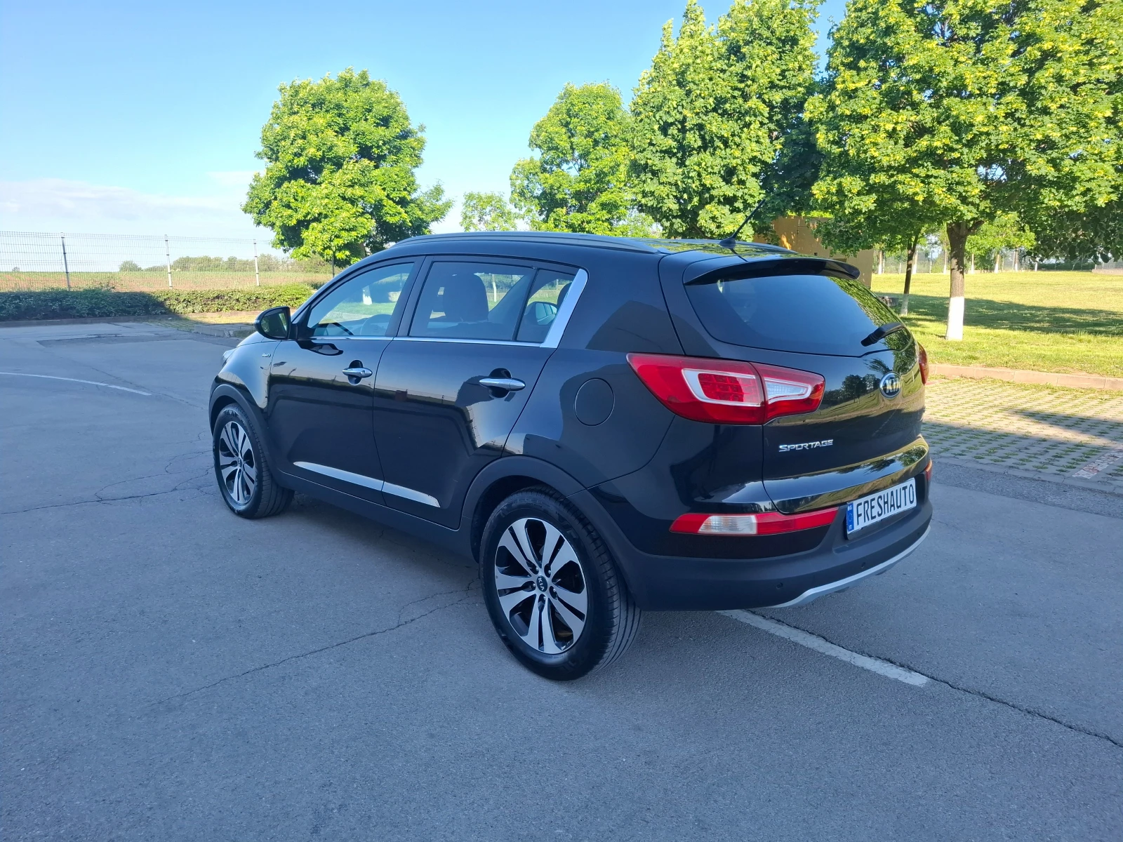 Kia Sportage 2.0CRDI, снимка 4 - Автомобили и джипове - 54570601