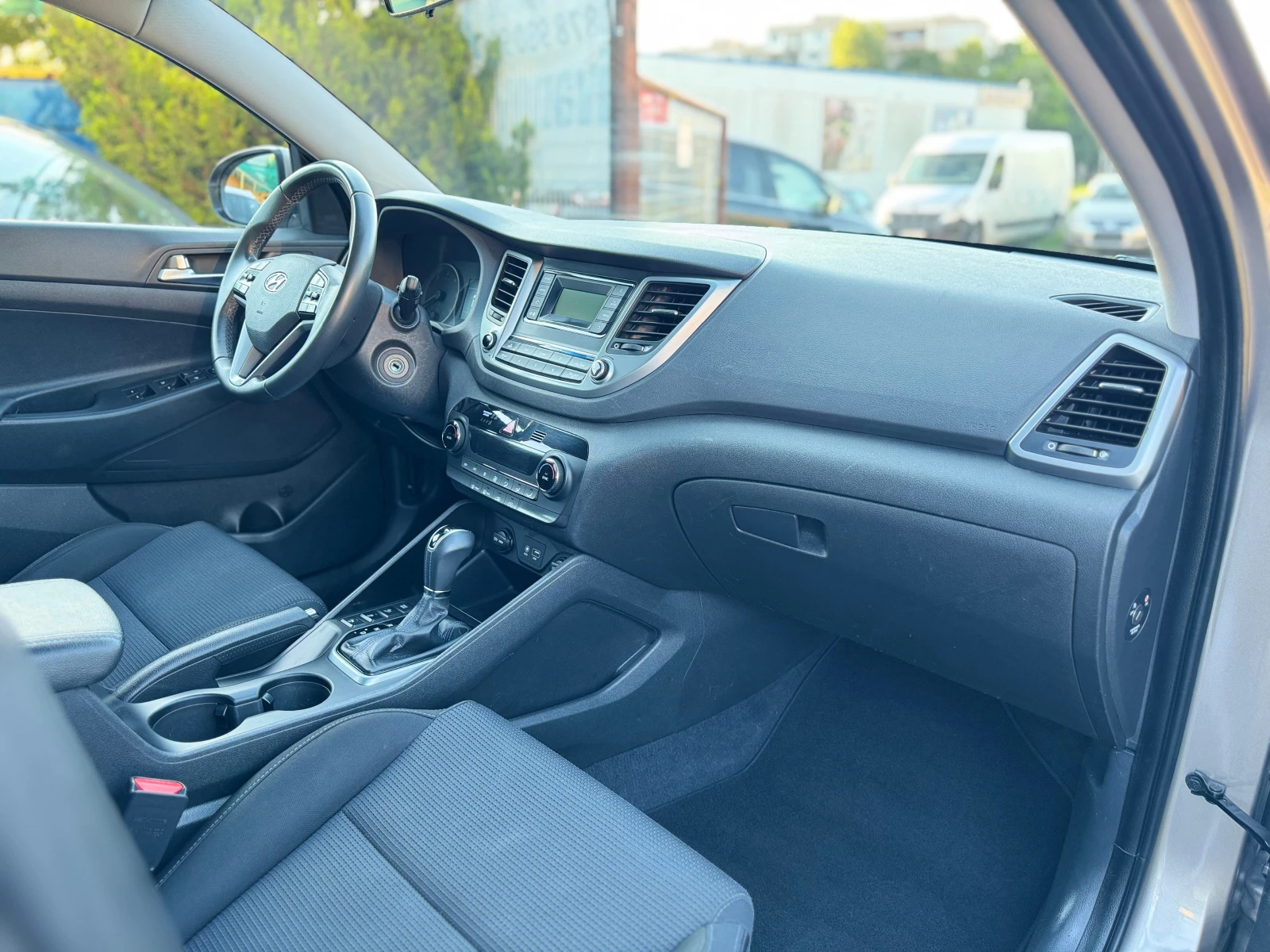 Hyundai Tucson 1.7d* Automatic, снимка 10 - Автомобили и джипове - 54685989
