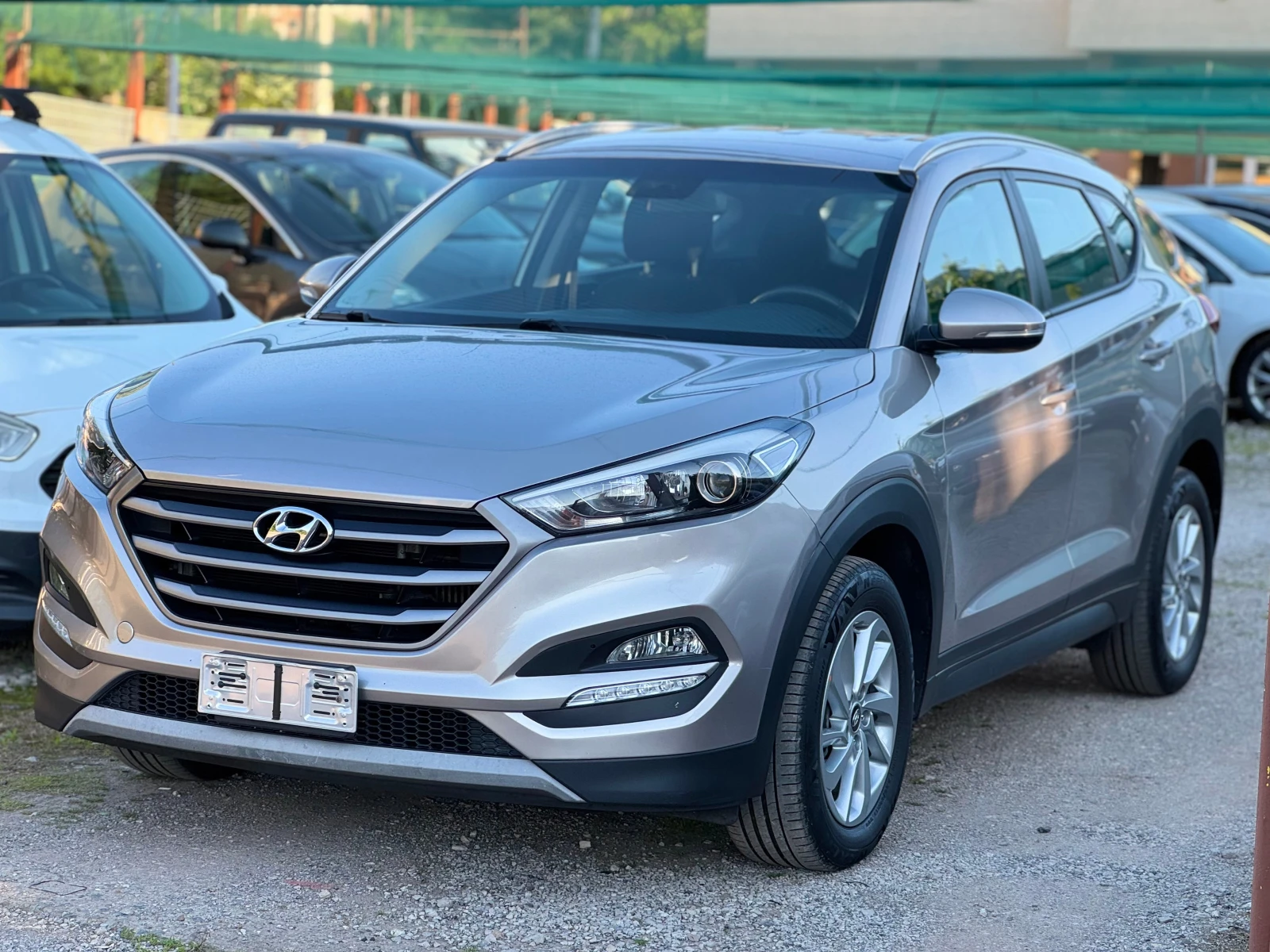 Hyundai Tucson 1.7d* Automatic, снимка 4 - Автомобили и джипове - 54685989