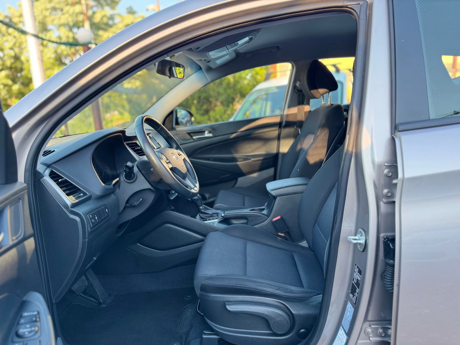 Hyundai Tucson 1.7d* Automatic, снимка 9 - Автомобили и джипове - 54685989