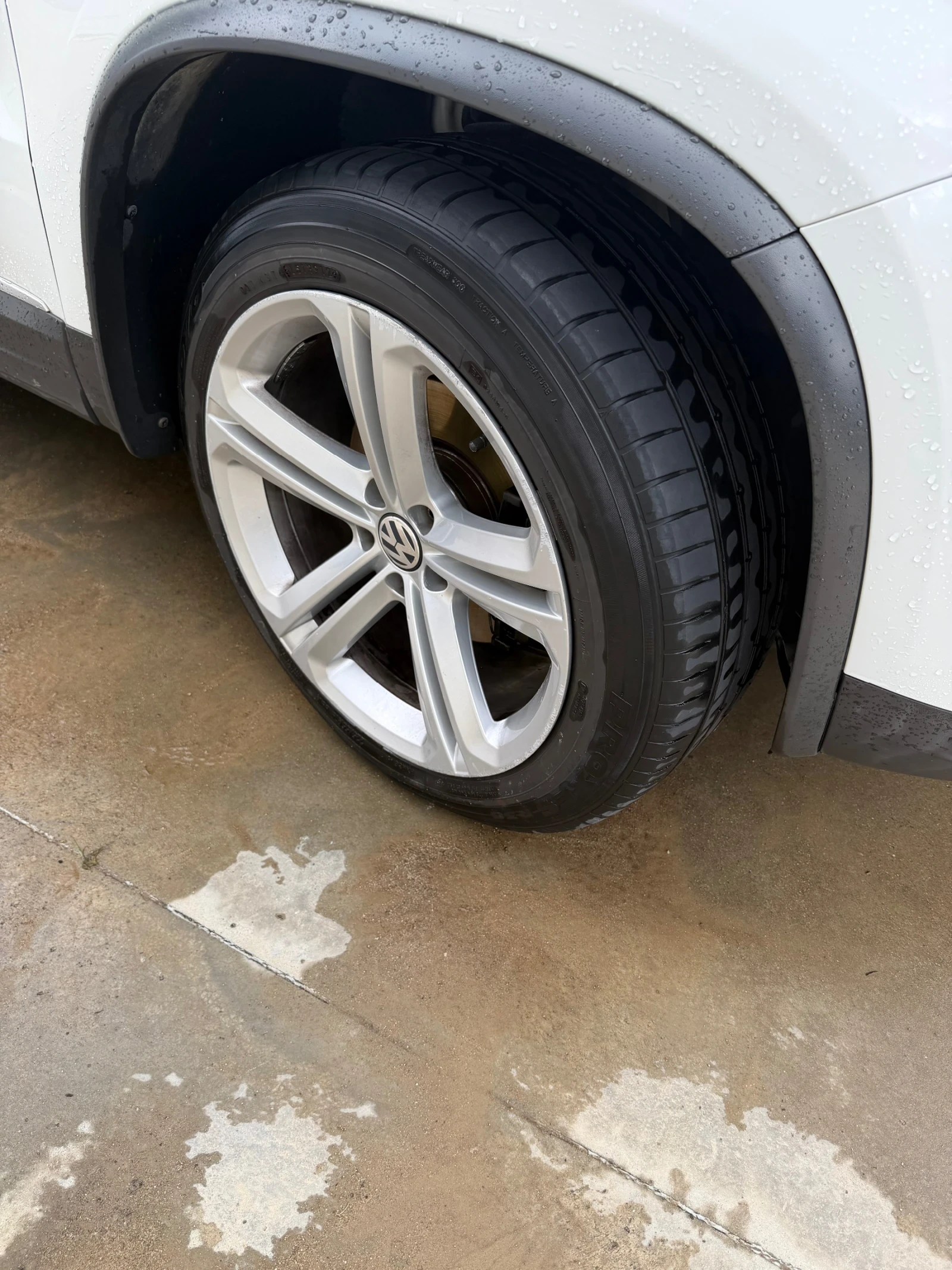 VW Tiguan 2.0 TDI  LOUNGE, снимка 4 - Автомобили и джипове - 55177115