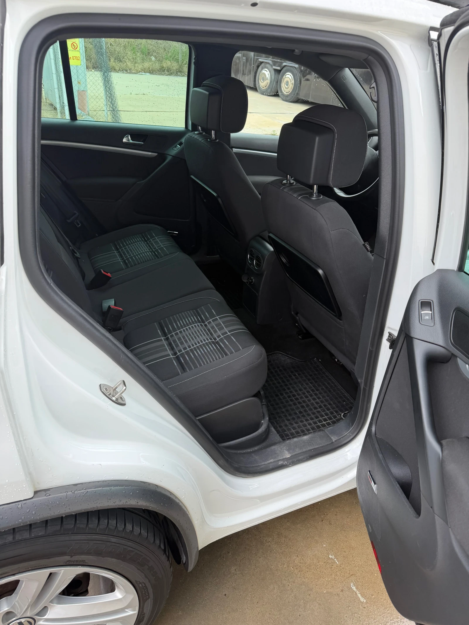 VW Tiguan 2.0 TDI  LOUNGE, снимка 6 - Автомобили и джипове - 55177115