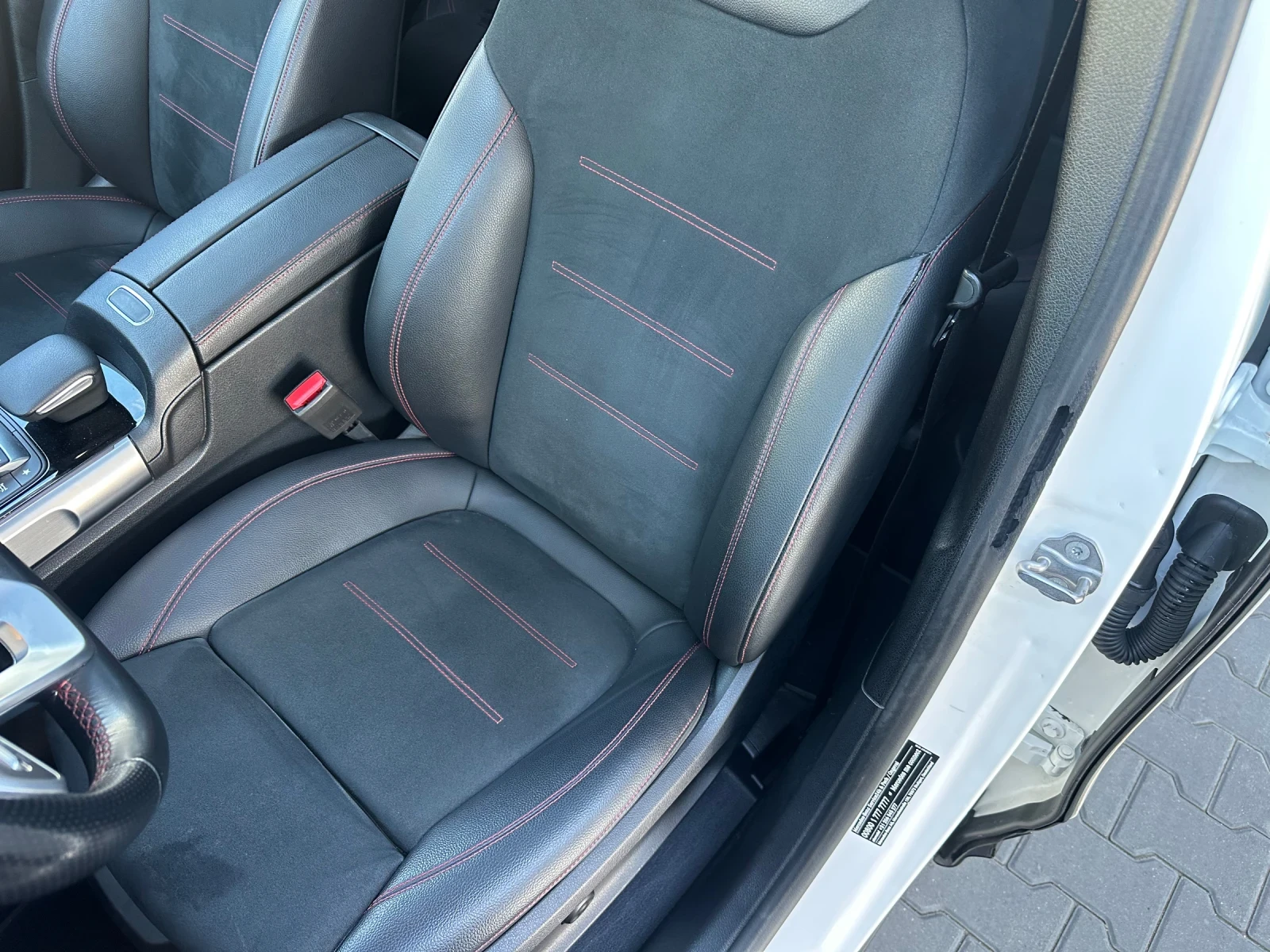 Mercedes-Benz GLB Glb 180 BENZIN FULL EXTRA, снимка 11 - Автомобили и джипове - 55275322