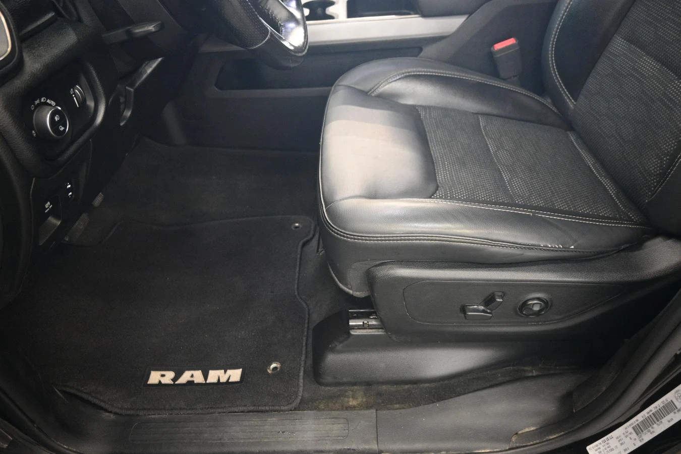 Dodge RAM 1500 Sport 5.7 Hemi, снимка 11 - Автомобили и джипове - 55445137