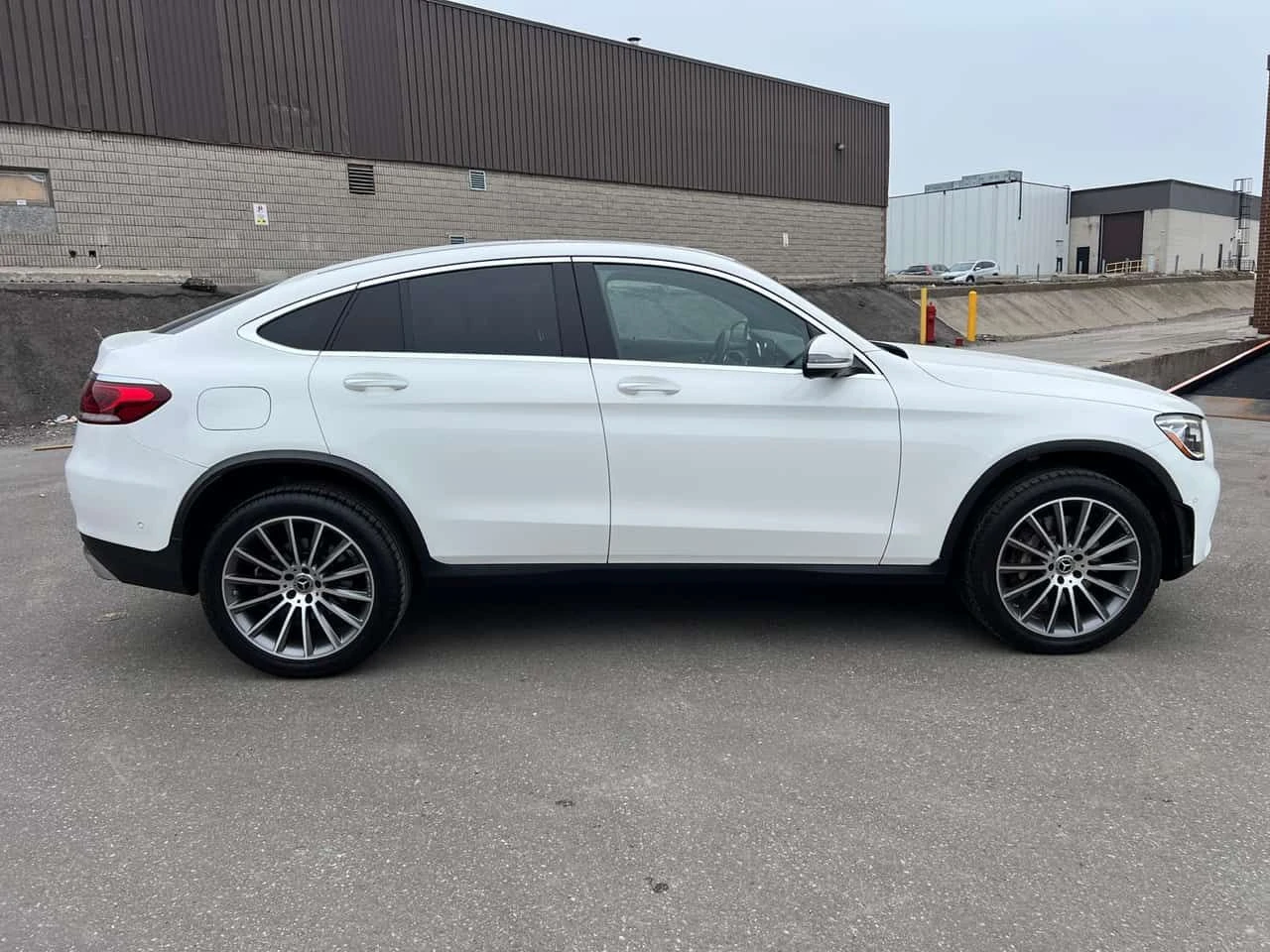 Mercedes-Benz GLC 300 4MATIC* DIS* 360* CARFAX* , снимка 3 - Автомобили и джипове - 55664388