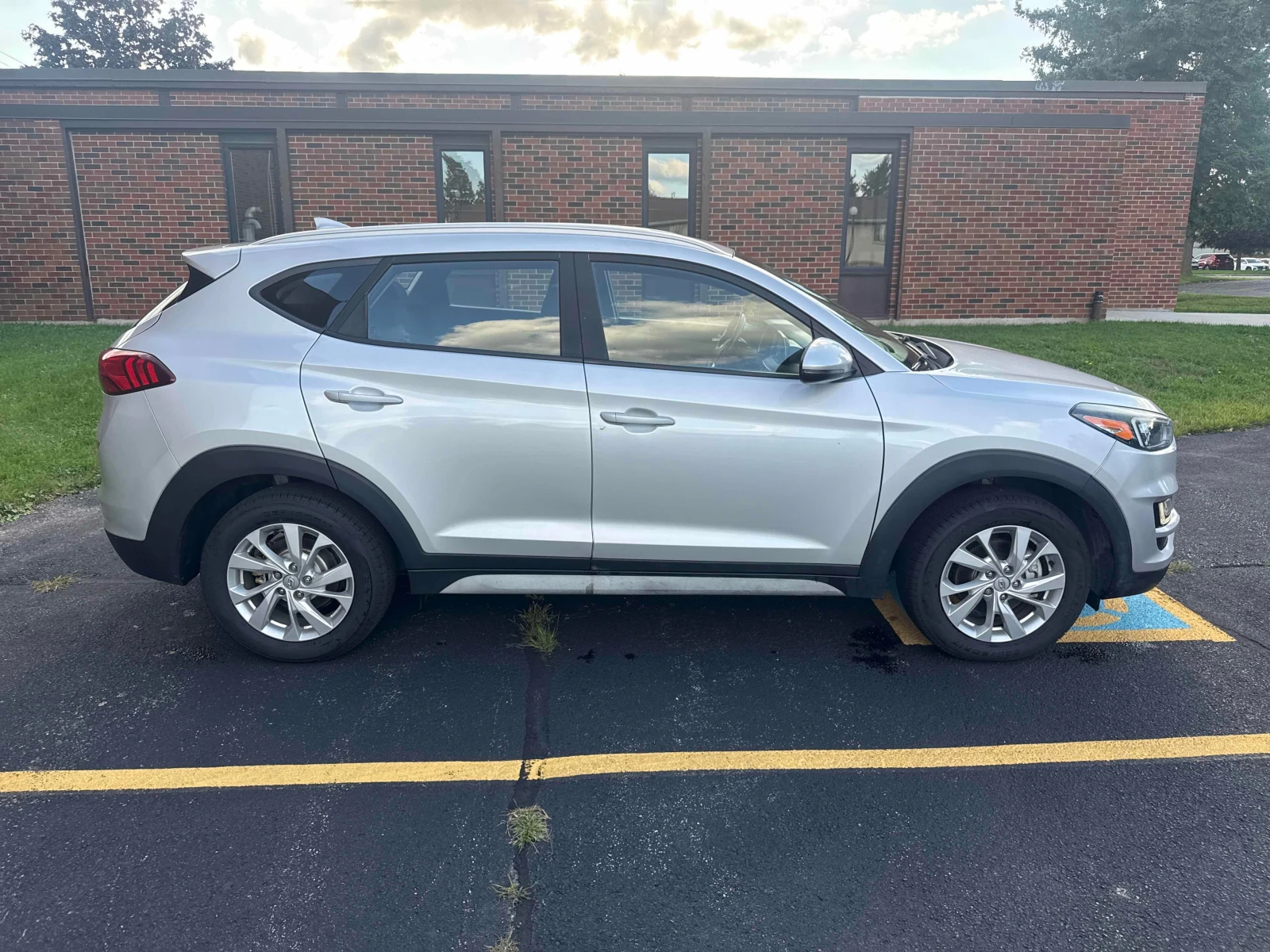 Hyundai Tucson * Preferred * CARFAX * ОПЦИЯ ЗА ФИНАНСИРАНЕ, снимка 3 - Автомобили и джипове - 55978097