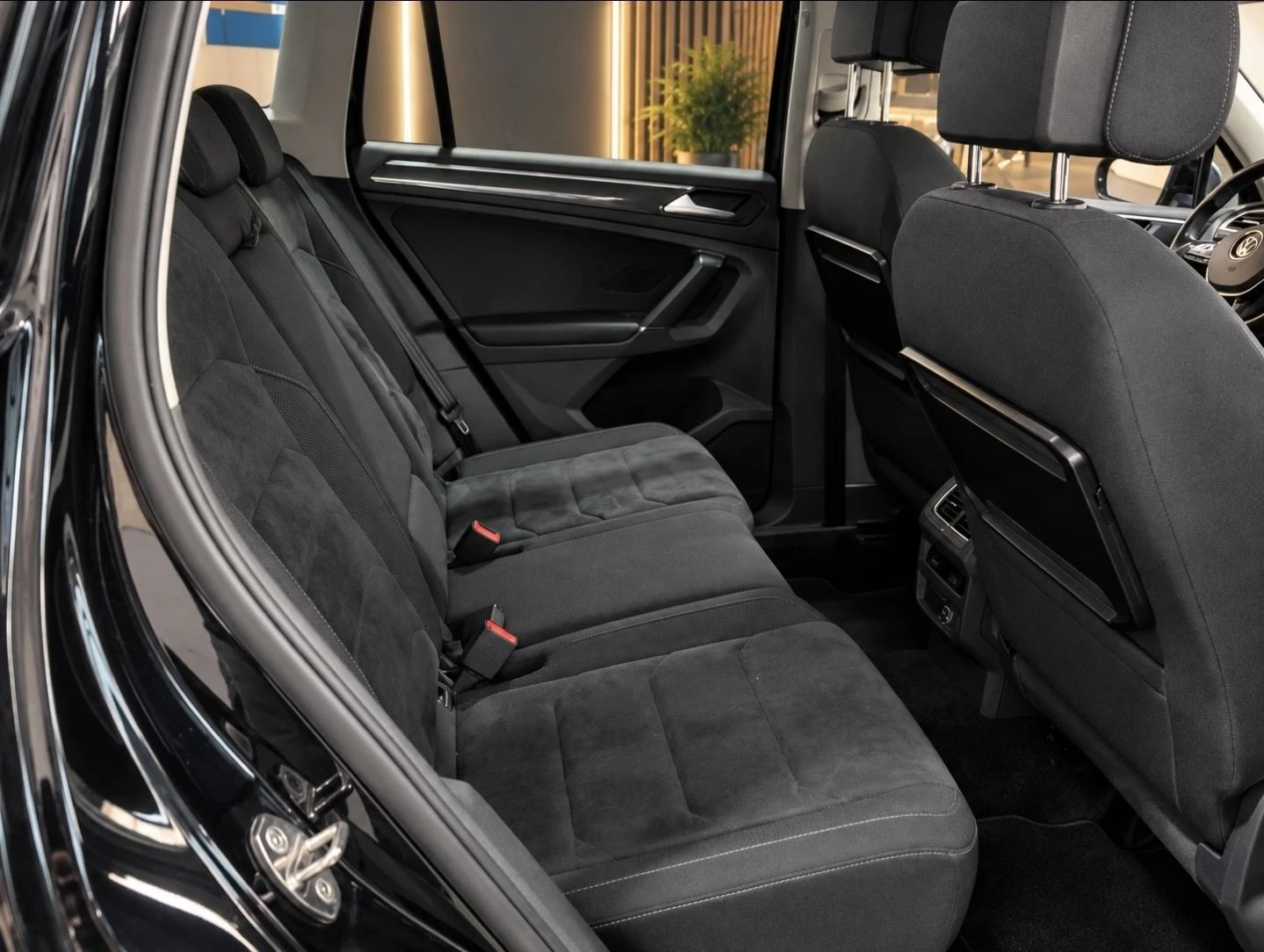 VW Tiguan 2.0TDI EXECUTIVE DSG7 DIGITAL COCKPIT FULL LED, снимка 7 - Автомобили и джипове - 56192576