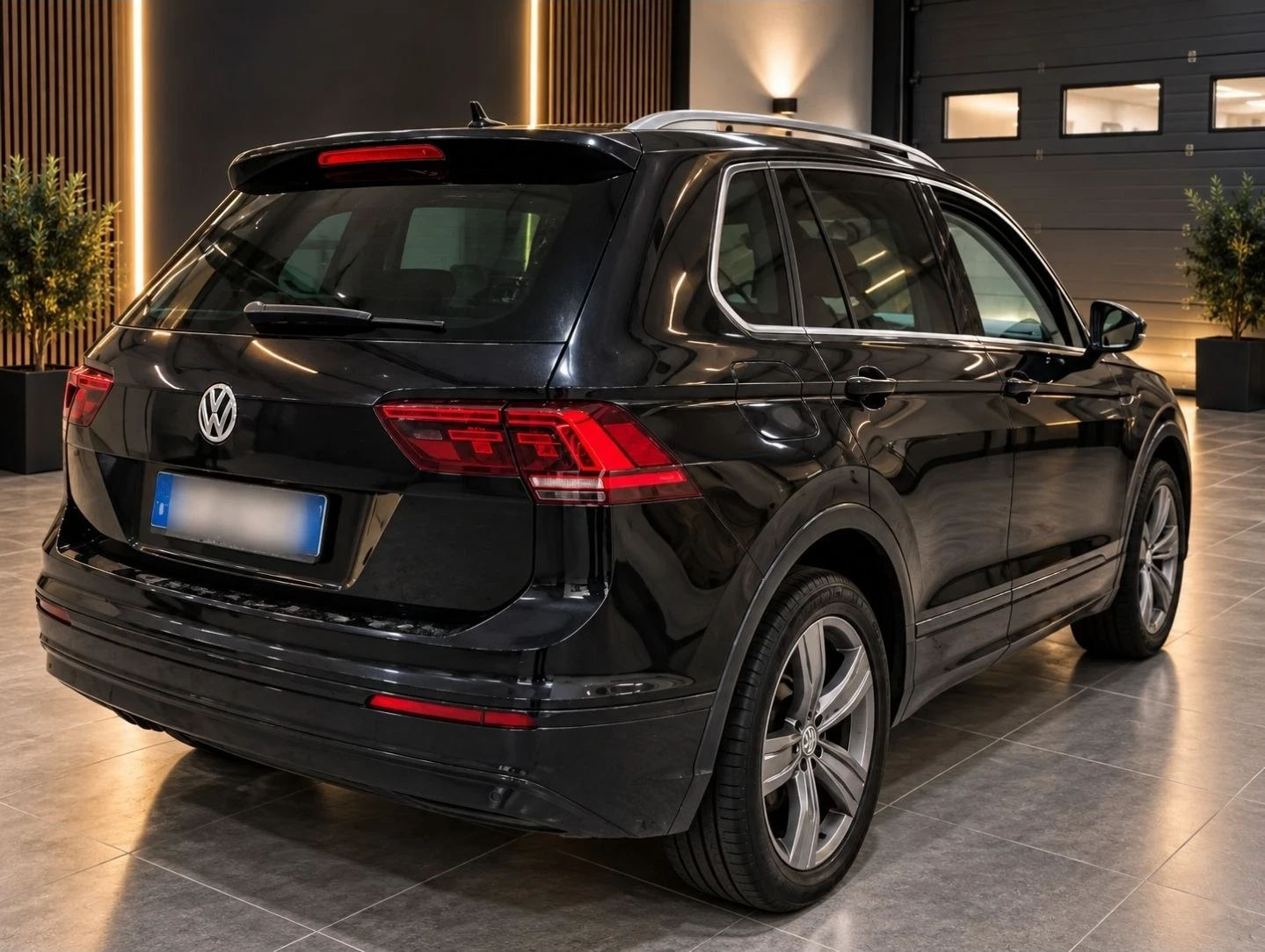 VW Tiguan 2.0TDI EXECUTIVE DSG7 DIGITAL COCKPIT FULL LED, снимка 2 - Автомобили и джипове - 56192576