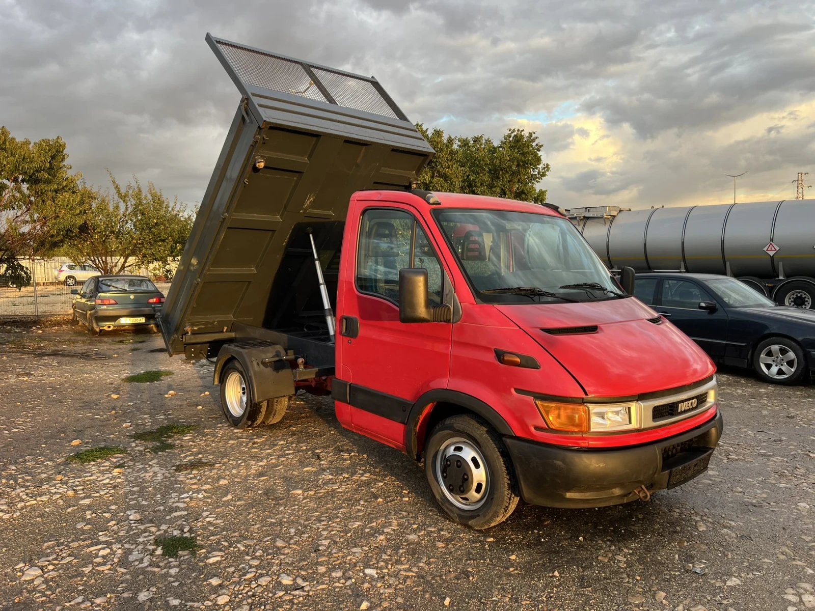 Iveco Daily 2, 8/самосвал с тристранно разтоварване/