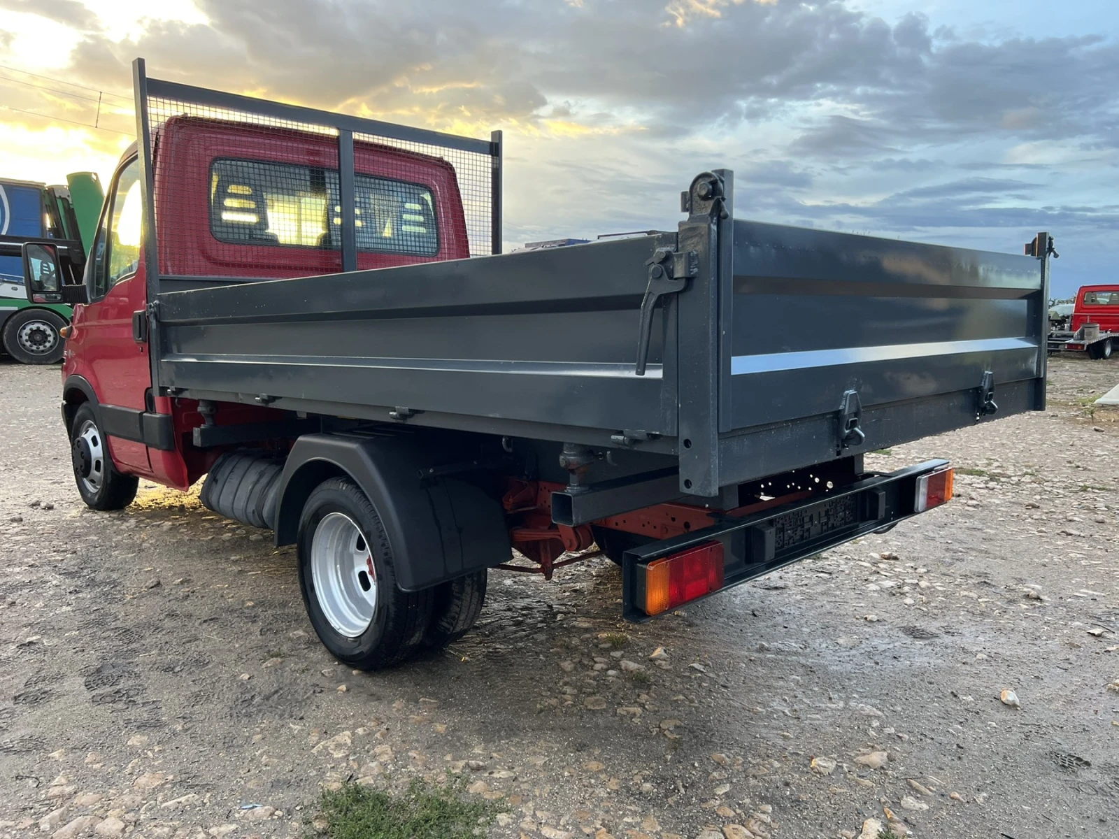 Iveco Daily 2, 8/самосвал с тристранно разтоварване/, снимка 7 - Бусове и автобуси - 56204447