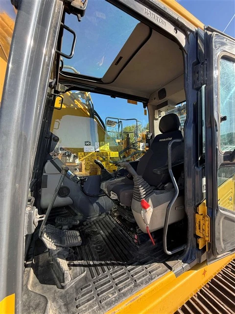 Багер Komatsu PC 210 LCI-11 ЛИЗИНГ, снимка 4 - Индустриална техника - 54593965