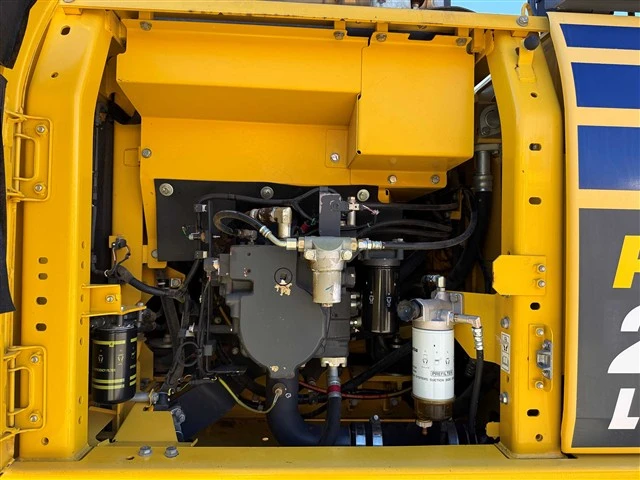 Багер Komatsu PC 210 LCI-11 ЛИЗИНГ, снимка 7 - Индустриална техника - 54593965