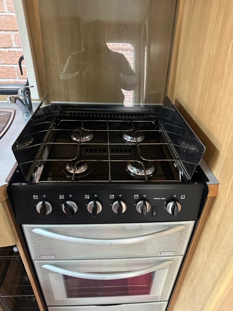 Каравана Bailey Clubman, снимка 6 - Каравани и кемпери - 52939935