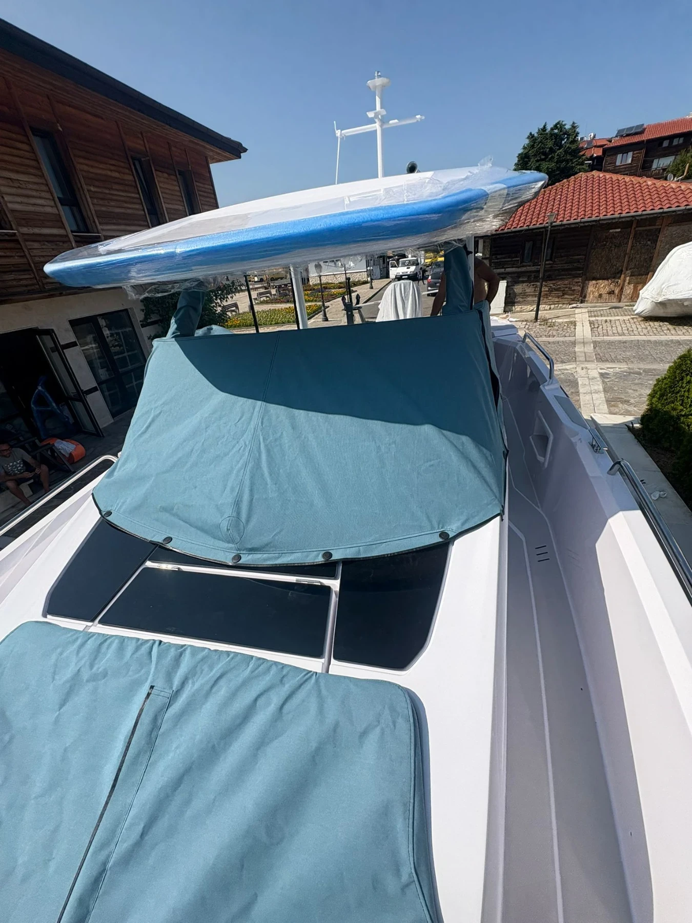 Моторна яхта Axopar 29 Sun Top - изображение 4
