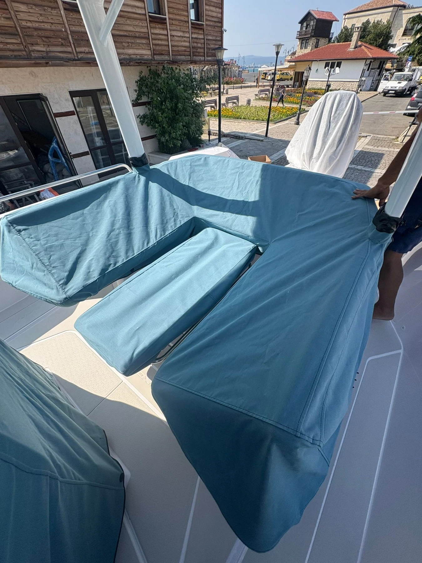 Моторна яхта Axopar 29 Sun Top - изображение 7