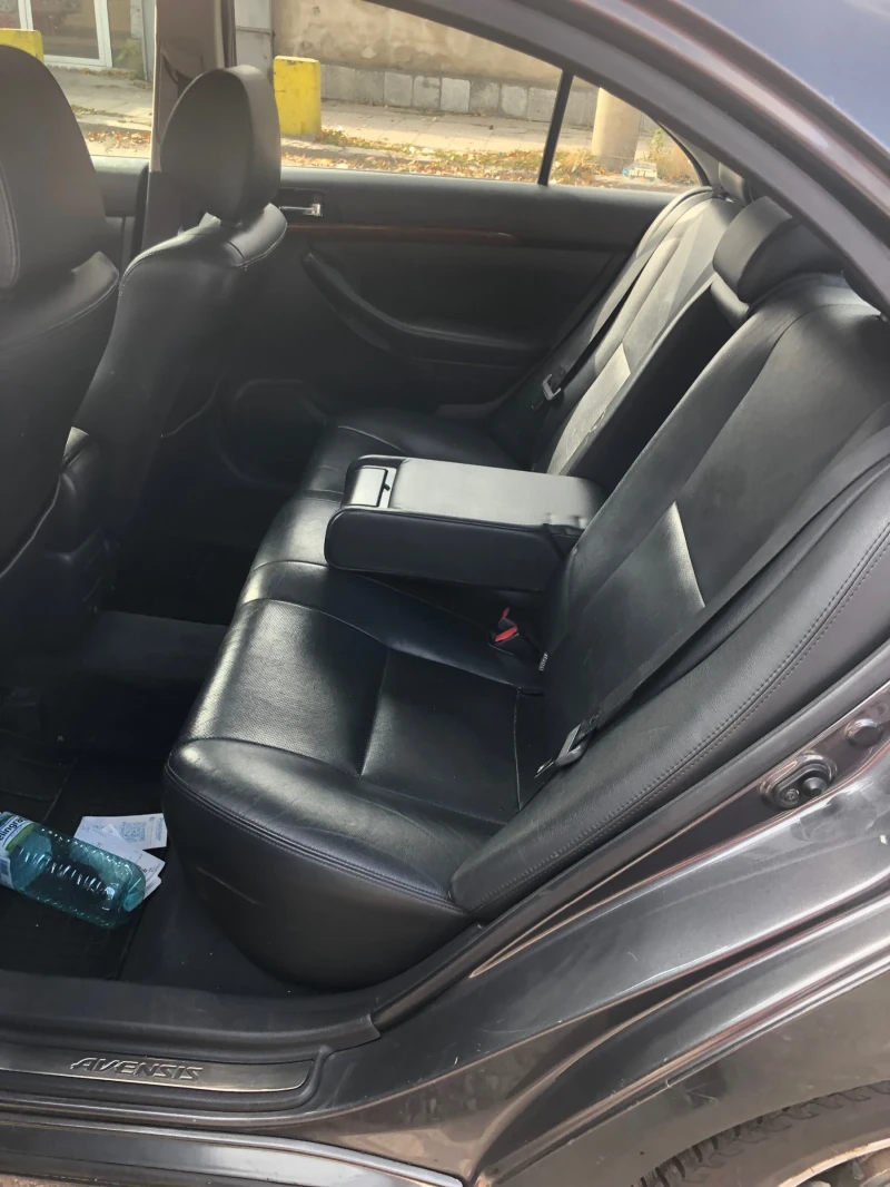 Toyota Avensis, снимка 11 - Автомобили и джипове - 52490276