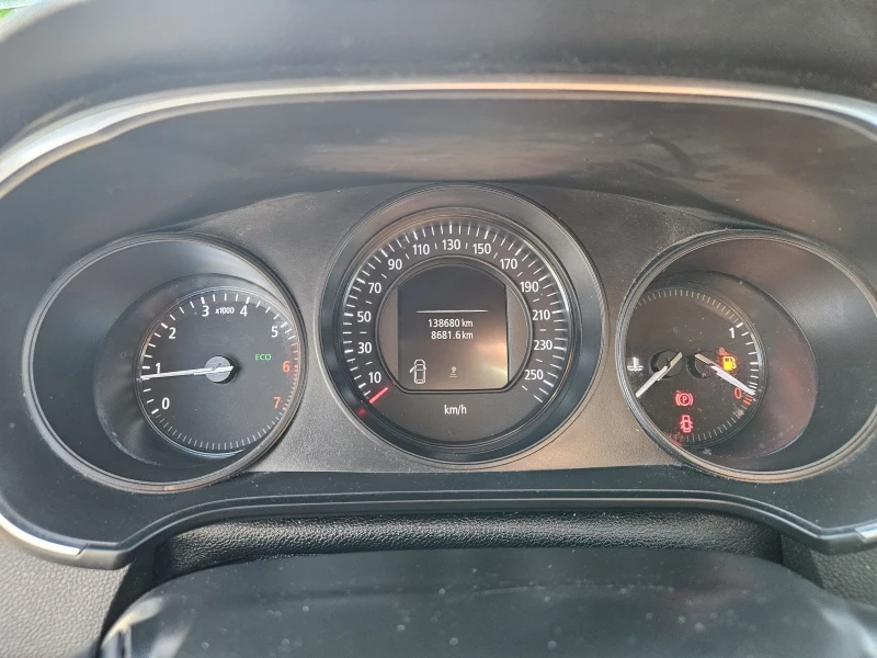 Renault Megane 1.2 Turbo euro6, снимка 13 - Автомобили и джипове - 52771425