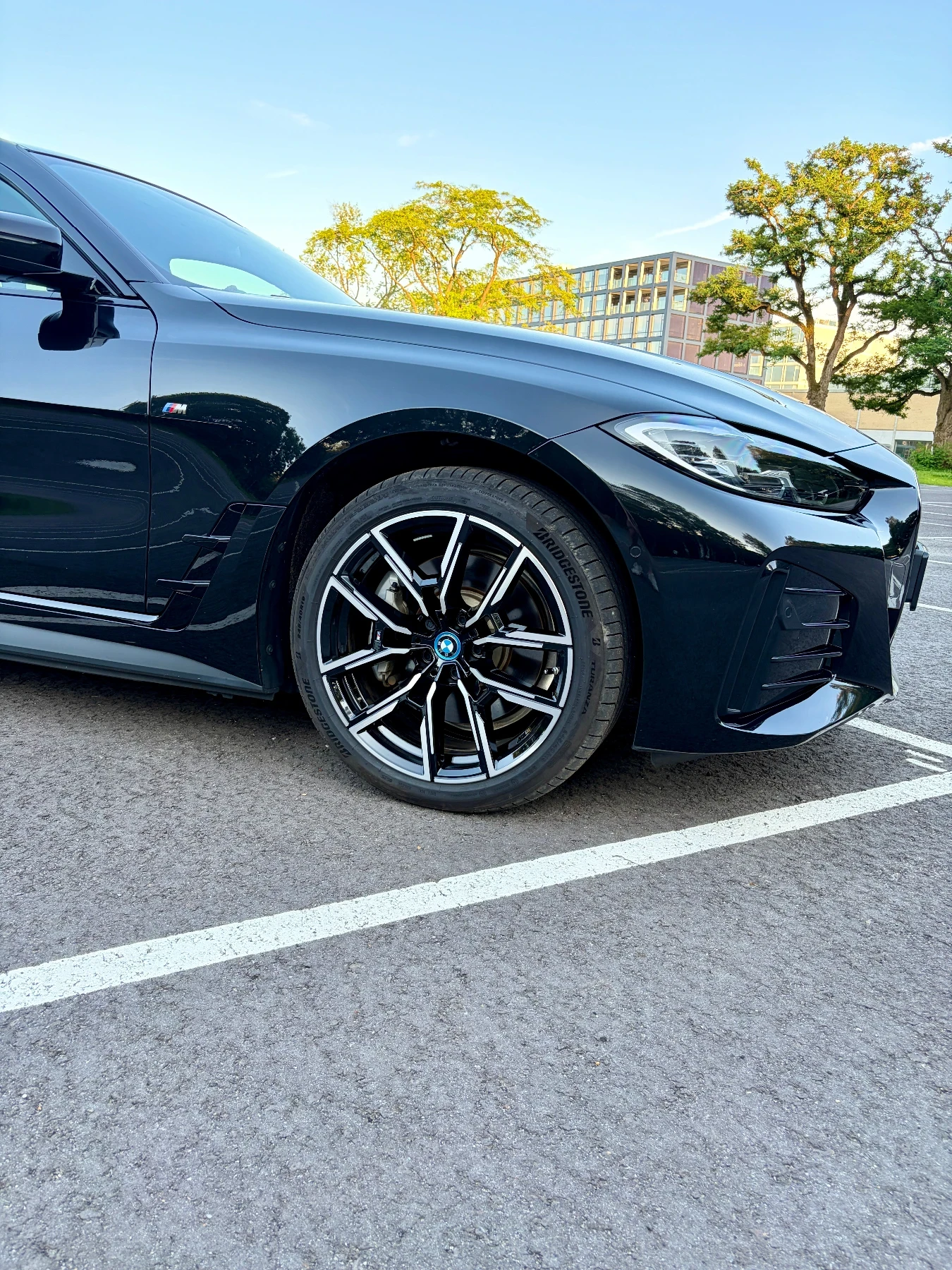 BMW i4, снимка 13 - Автомобили и джипове - 55277970