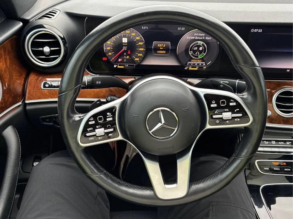 Mercedes-Benz E 300 CARFAX* BURMESTER * DISTRONIC * 360, снимка 6 - Автомобили и джипове - 54166577