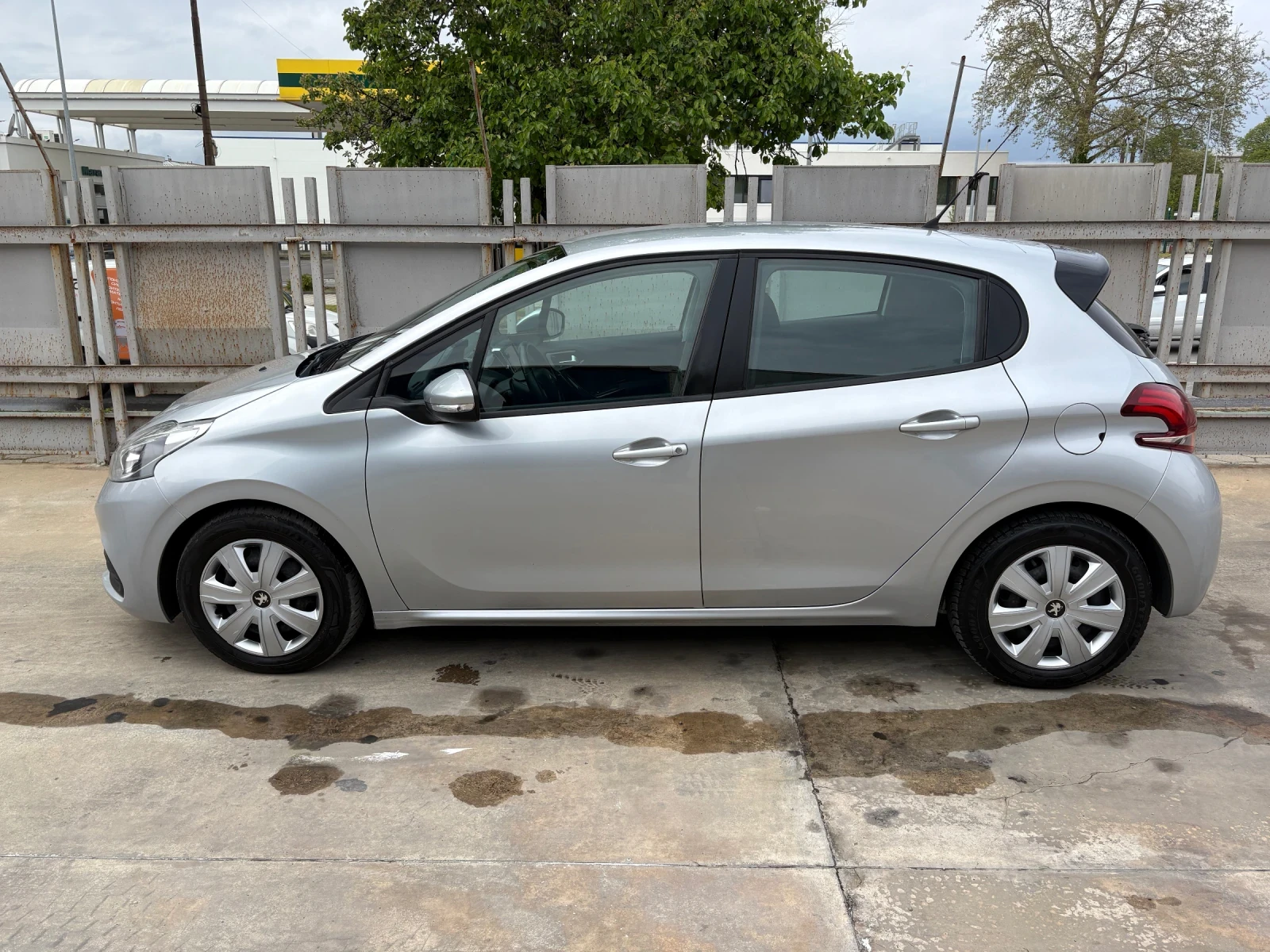 Peugeot 208 1.6 Blue HDI Euro 6, снимка 3 - Автомобили и джипове - 54270565