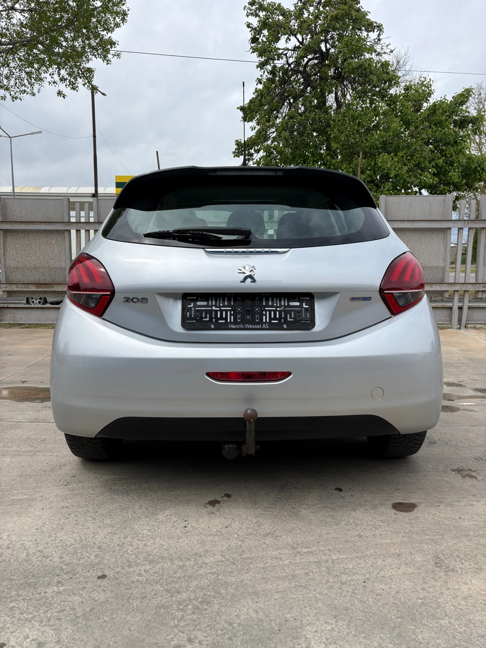 Peugeot 208 1.6 Blue HDI Euro 6, снимка 6 - Автомобили и джипове - 54270565