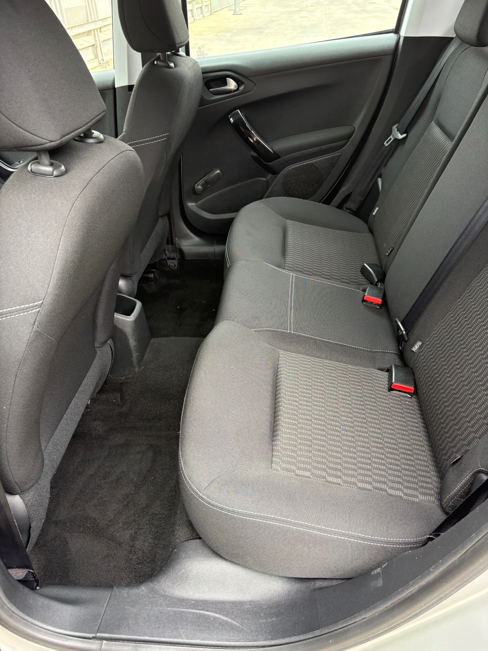 Peugeot 208 1.6 Blue HDI Euro 6, снимка 12 - Автомобили и джипове - 54270565